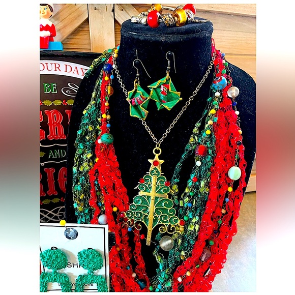 Vintage Christmas Holiday Large Lot of 🎄December Theme Quality Jewelry Bundle🎁🎁 - Picture 3 of 16